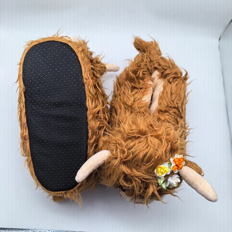 Highland Cow plush slider with socks womens fluffy cow slider warm soft house animal shoes Christmas gift 241113