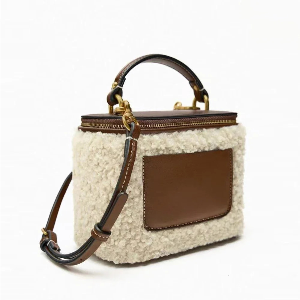 er Lambswool Handbag Warm Plush Women Shoulder Bag Chains Faux Fur Bags for Women Winter Coins Crossbody Bag Ladies 241114