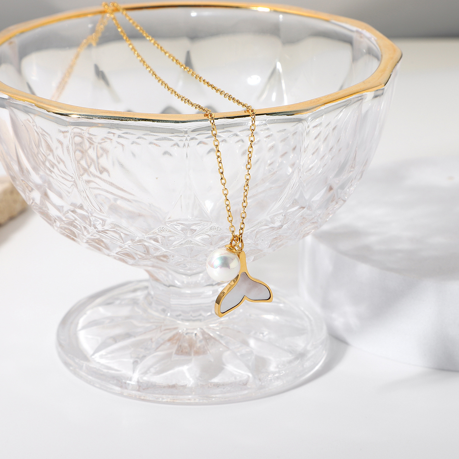 Designer's New Stainless Steel Necklace 14K Gold Shell Mermaid Pearl Pendant Necklace for Women