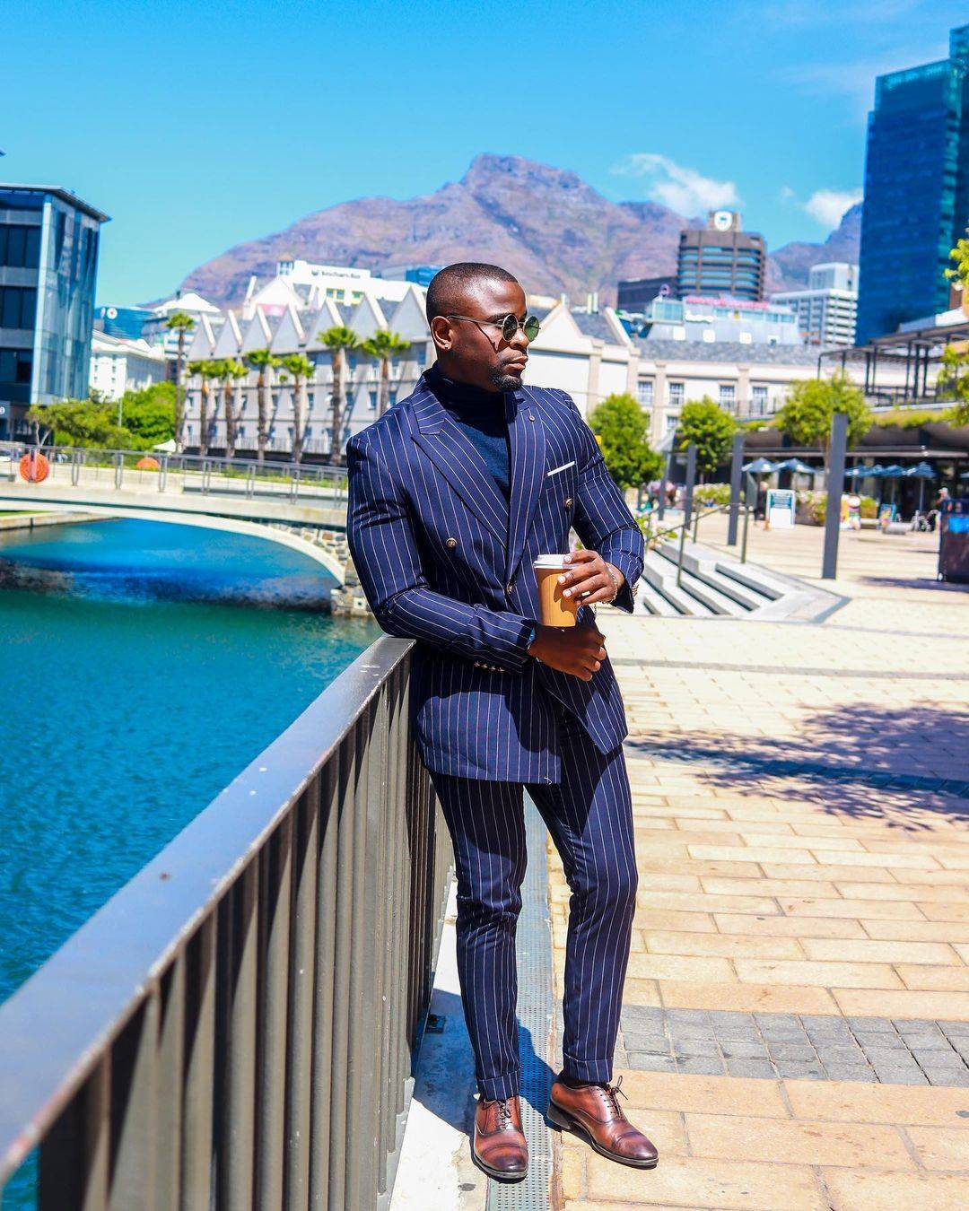 Handsome Stripe Men Two Pieces Sets Pants Coat Peaked Lapel Wedding Tuxedos Double Breasted Business Formal Groom Wear Custom Made