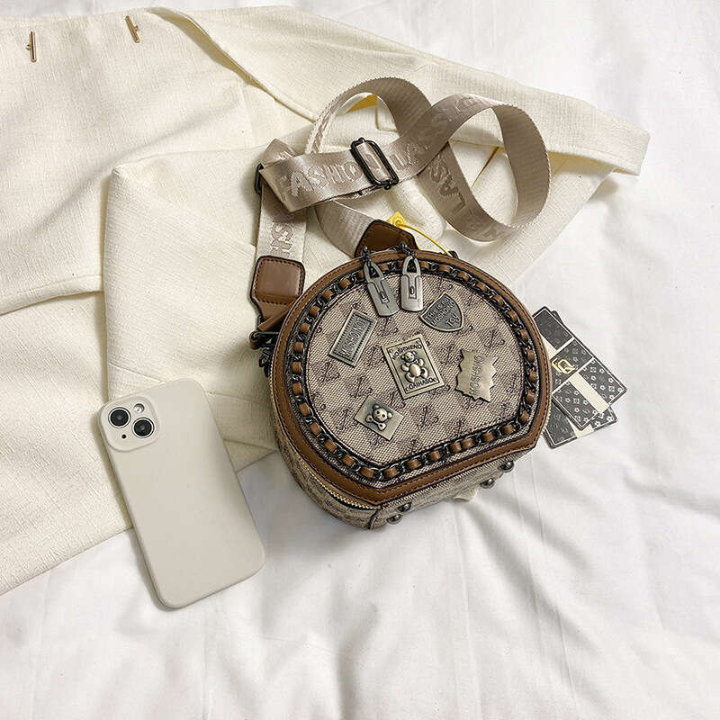 High quality niche badge for women's 2023 spring new trendy and fashionable Korean version versatile single shoulder crossbody small round bag