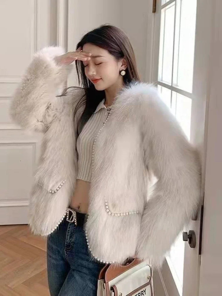 Winter Fashion Womens Elegant Warm Fur Integrated Coat Simulation Temperament Highend Small Fragrant Style Coat 241115