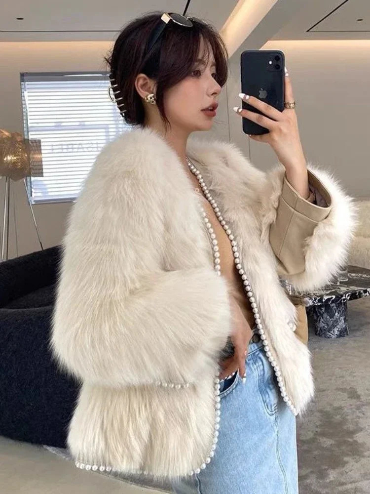 Winter Fashion Womens Elegant Warm Fur Integrated Coat Simulation Temperament Highend Small Fragrant Style Coat 241115