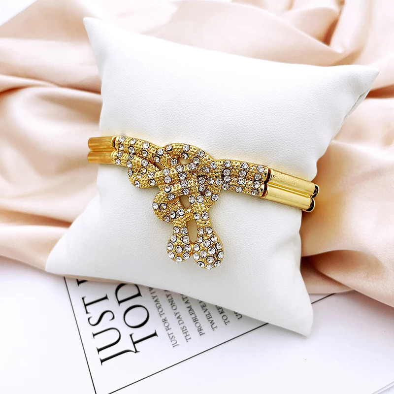 Dubai Gold Womens Jewelry Set Classic Necklace Earrings Charm Bracelet Banquet Ring Party Jewelry 18K Gold Plated 241115