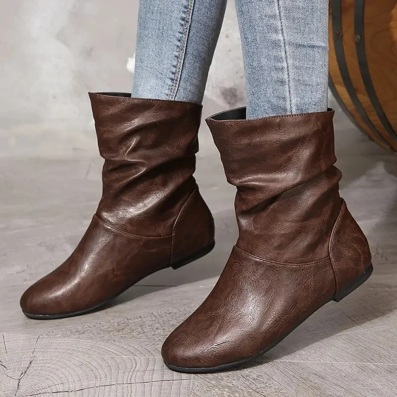 Large Women's Short Pleated Flat Bottom Versatile Short Boots.