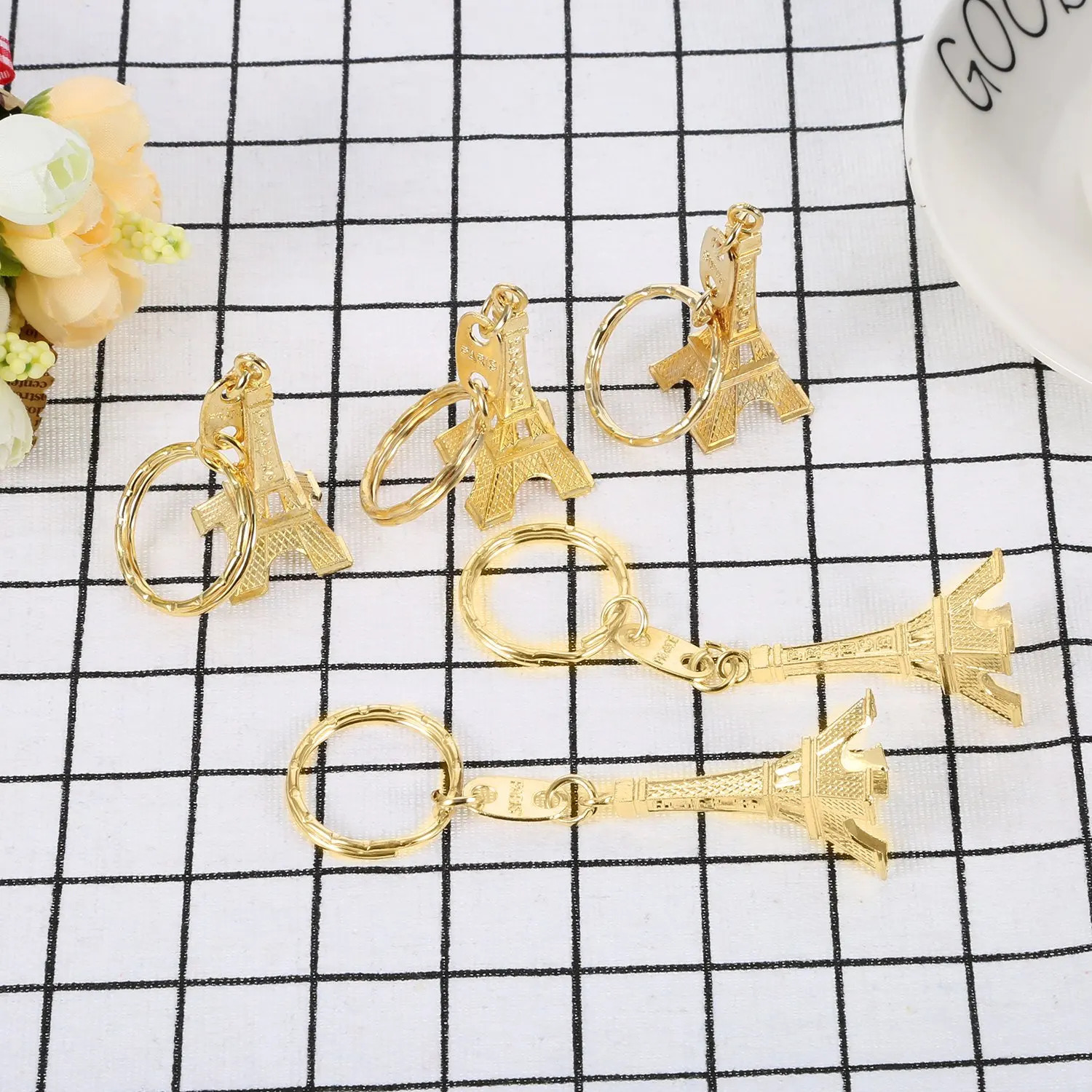 60 vintage Parisian Eiffel Tower keychains tower pendants keychains and small gifts 241115