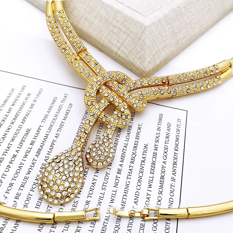 Dubai Gold Womens Jewelry Set Classic Necklace Earrings Charm Bracelet Banquet Ring Party Jewelry 18K Gold Plated 241115