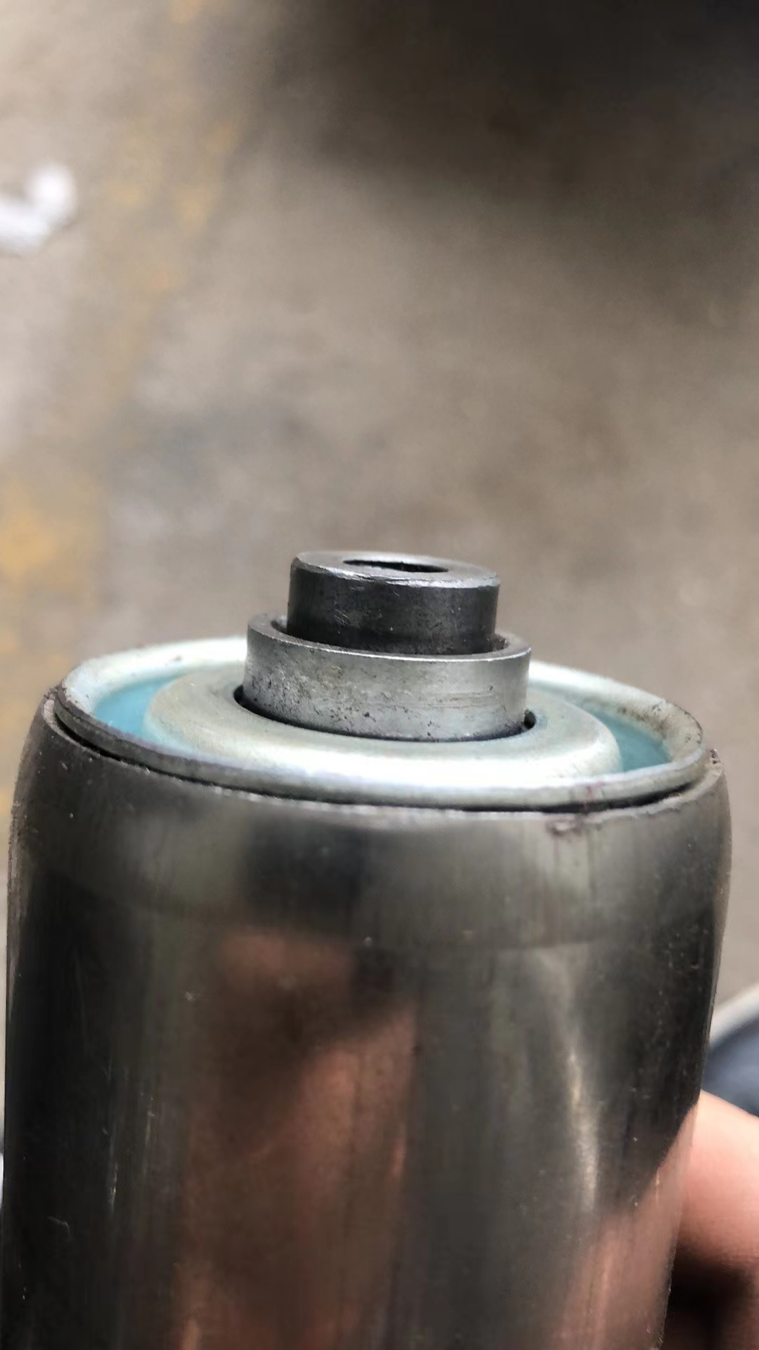 Durable Non-Electric Rolling Cylinder for Industrial Use