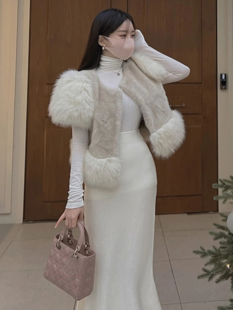 2024 AutumnWinter Fashion Womens Warm Fur Integrated Simulation Coat Round Neck Long Sleeve High End Short 241115