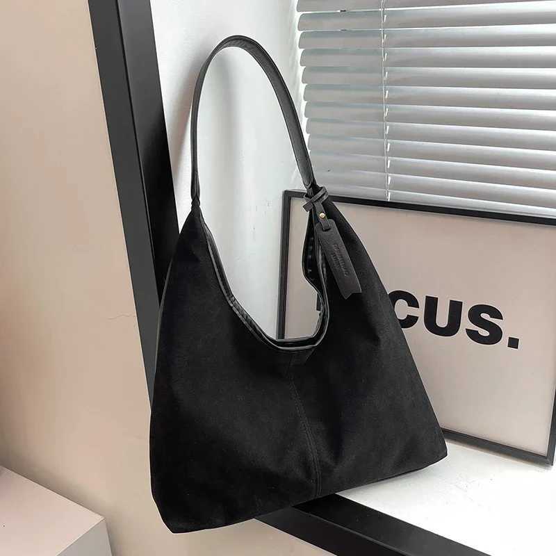 Single-shoulder bag Casa Corduroy Solid Zipper Shoder Bags 2024 Hot S Interior Cpartment Bags for Wen New Large Capacity Wens Handbags Z241115