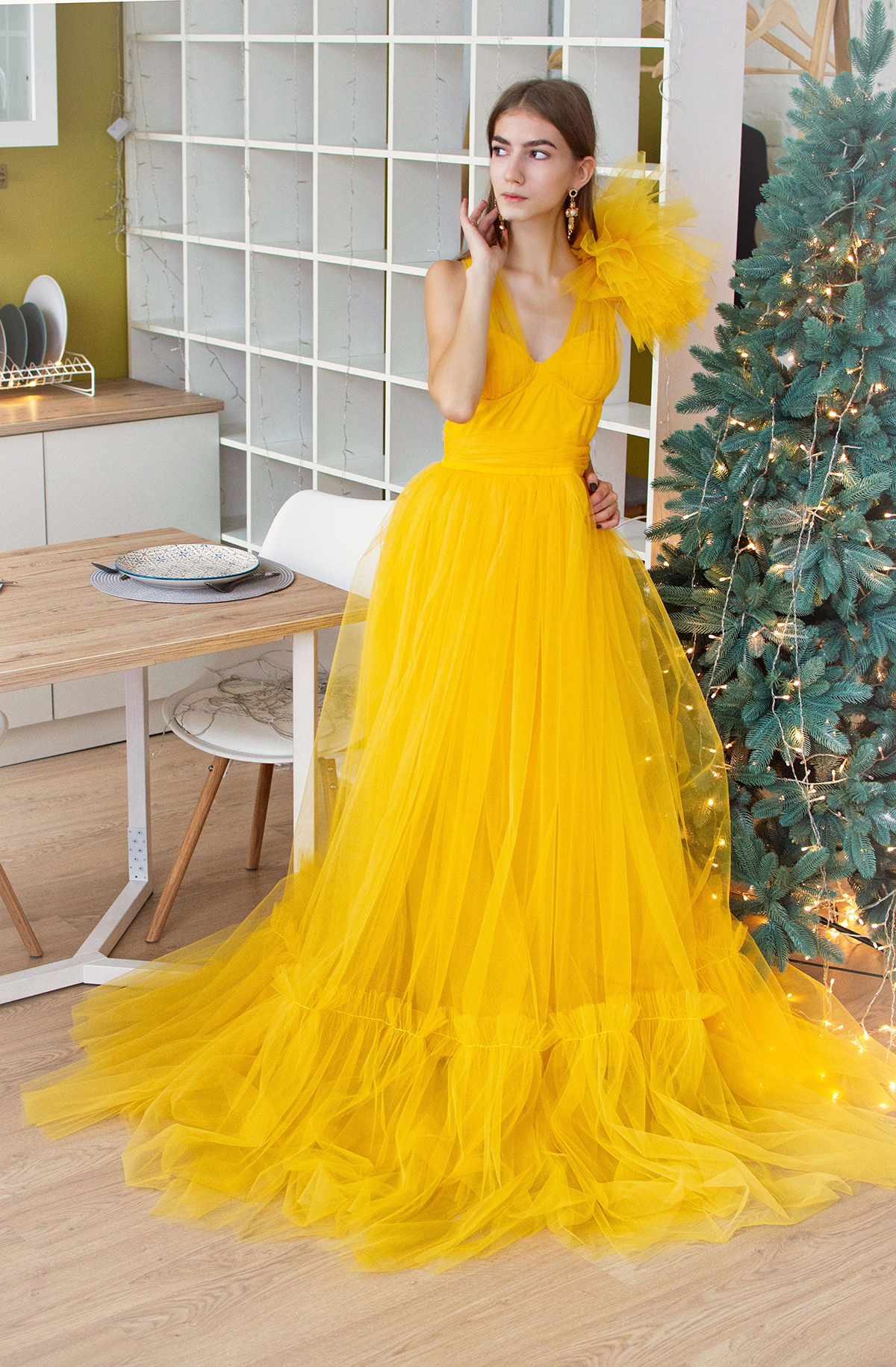 Light Women Evening Dresses V Neck Sleeveless Prom Gowns Ruffles Tulle Sweep Train Dress Custom Made Robe De Soiree