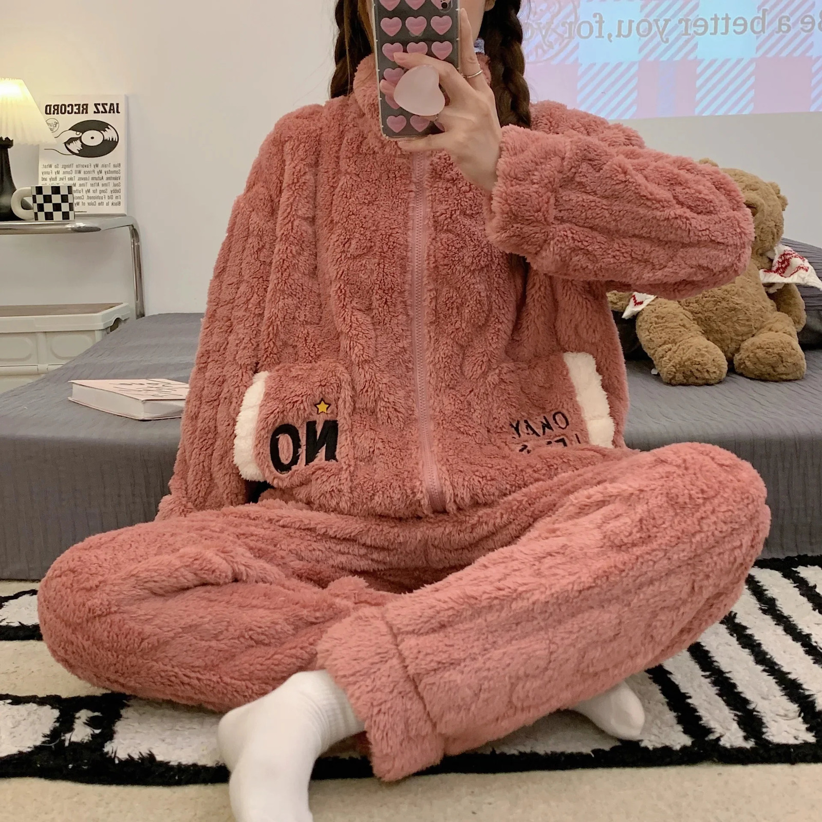 Womens winter fluffy plush zipper loose fit suitable for crossover sleepwear long sleeved home jacket 241115