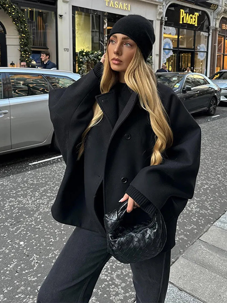 Retro Double-Breasted Lapel Short Coat Women Casual Loose Black Woolen Coats With Pockets Lady Winter Chic Street Overcoats 241114