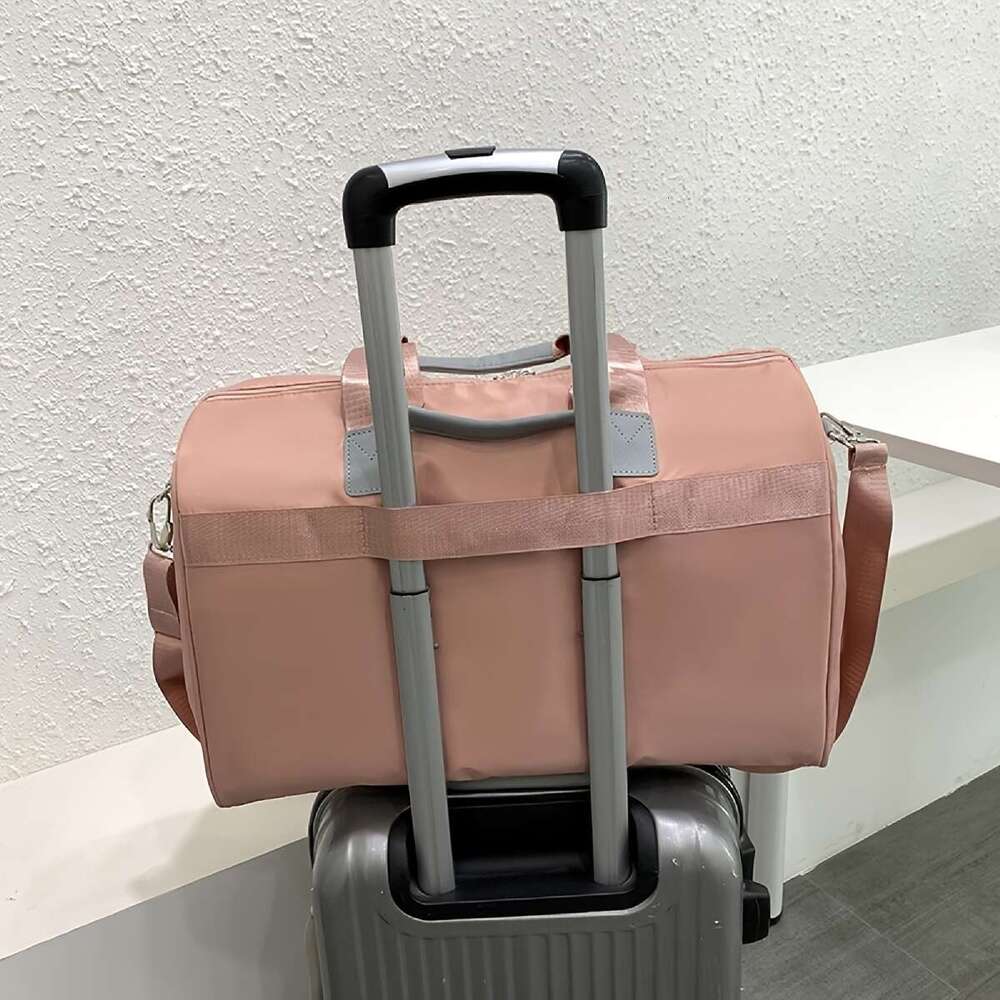 Chic Argyle Weekender Duffel - Stylish & Spacious Travel Bag with Secure Zipper for the Modern Traveler