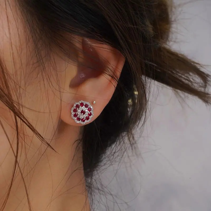 Exquisite Retro Ruby Womens Flower Earrings 925 Silver Red Display Snowflake Earrings Suitable for Daily Jewelry 241114