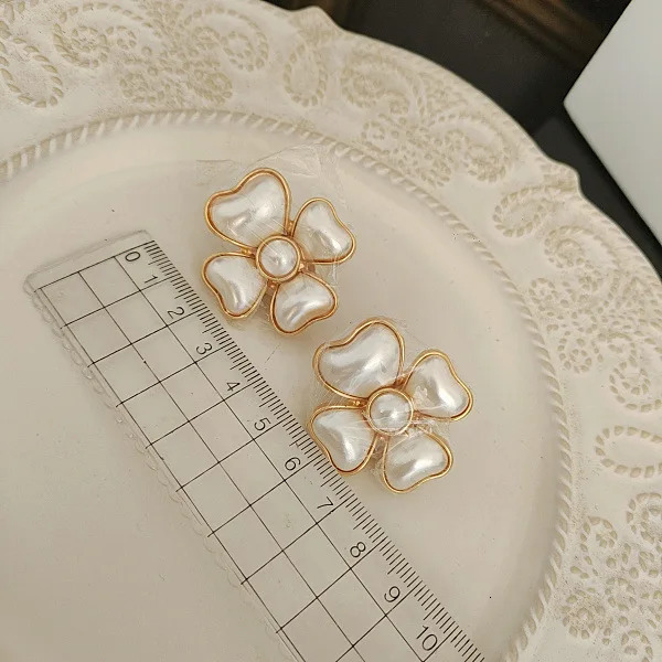 Vintage white flower long white glass pearl necklace sweater chain silver stud earring set 241115