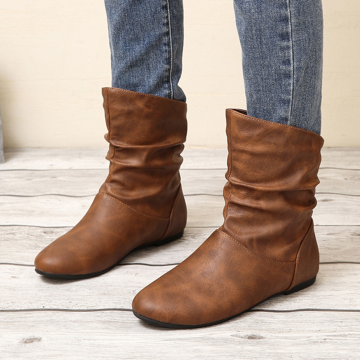 Large Women's Short Pleated Flat Bottom Versatile Short Boots.