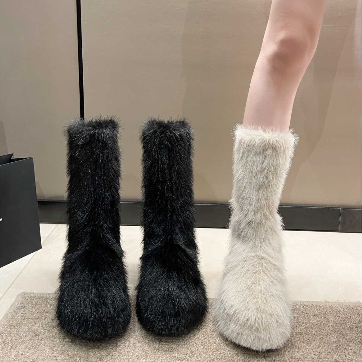 Women's Winter New Style Side Zipper Thick Bottom with Velvet Warm Plush Boots.