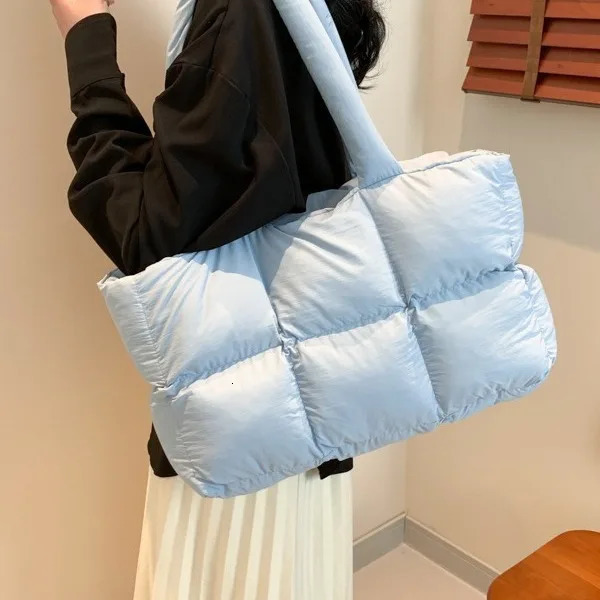 Fashion Large Capacity Padded Women Shoulder Bag er Quilted Lady Handbag Casual Nylon Soft Puffer Bag Big Tote Purse 2024 241115