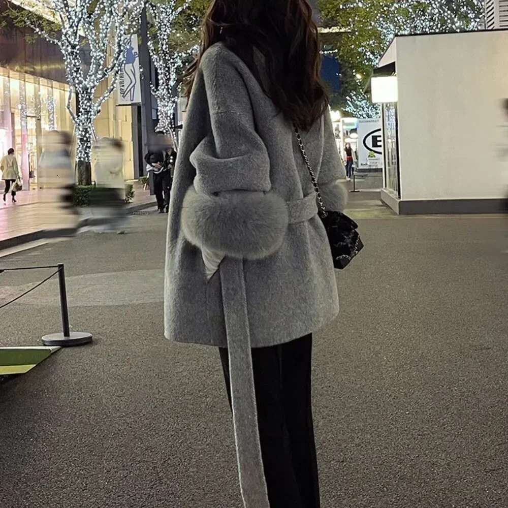 2025 High End Double-Sided Strapping Real Wool Coat Women's Removable Cuffs Fox Fur Temperament Cashmere Short Jacket