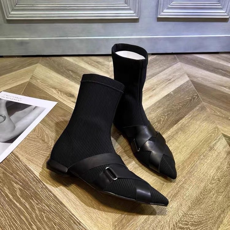 2024 autumn and winter new pointed toe thick heel short boots.