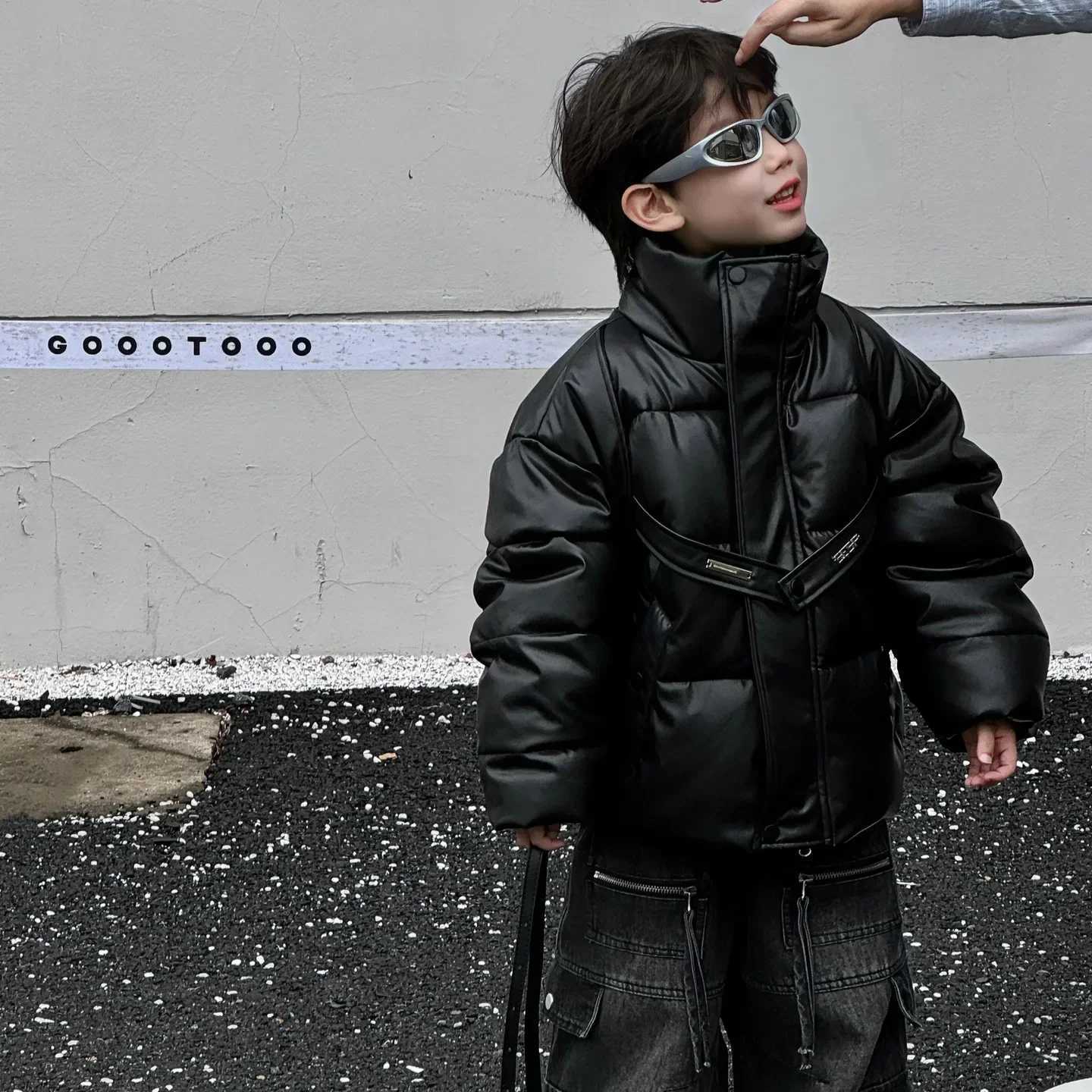 Childrens clothing solid color design feels like a leather top 2024 winter new boys fashion fully matched thick cotton apron jacket X241115