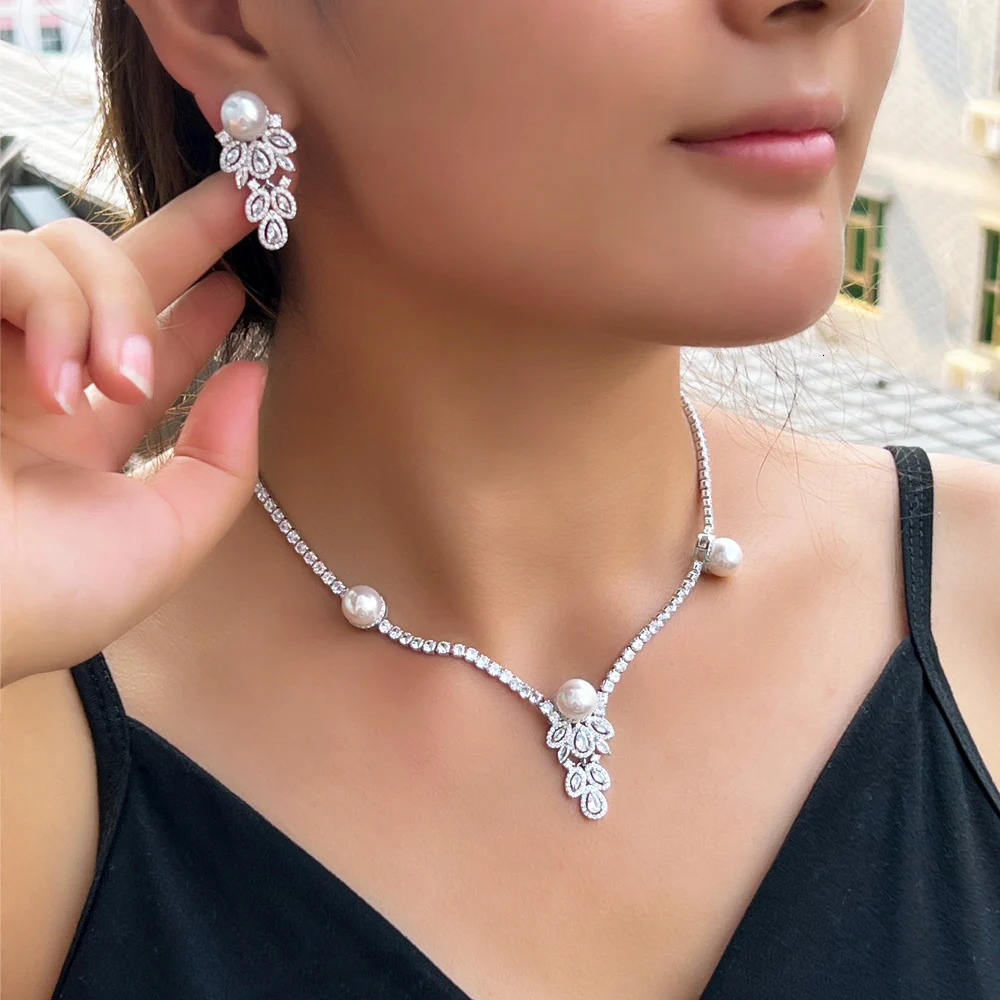 Three layer elegant and shiny cubic zirconia feather shaped simulated pearl earrings and necklaces party jewelry set 241115