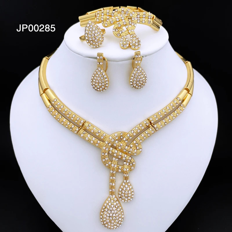 Dubai Gold Womens Jewelry Set Classic Necklace Earrings Charm Bracelet Banquet Ring Party Jewelry 18K Gold Plated 241115