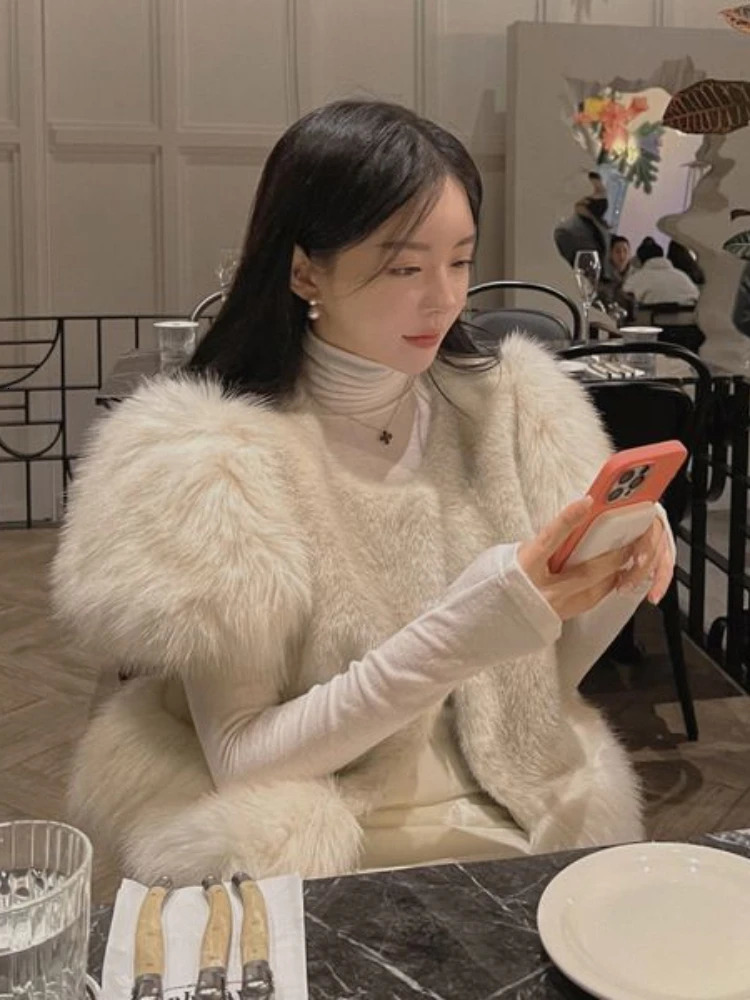 2024 AutumnWinter Fashion Womens Warm Fur Integrated Simulation Coat Round Neck Long Sleeve High End Short 241115