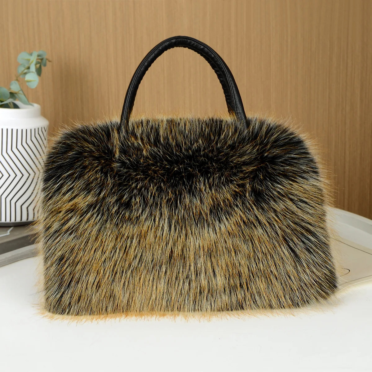 Fur Handbags Winter Hand faux Raccoon Fur Plush Bag Advanced Fashion Handheld One Shoulder Faux Fur Bag 241114