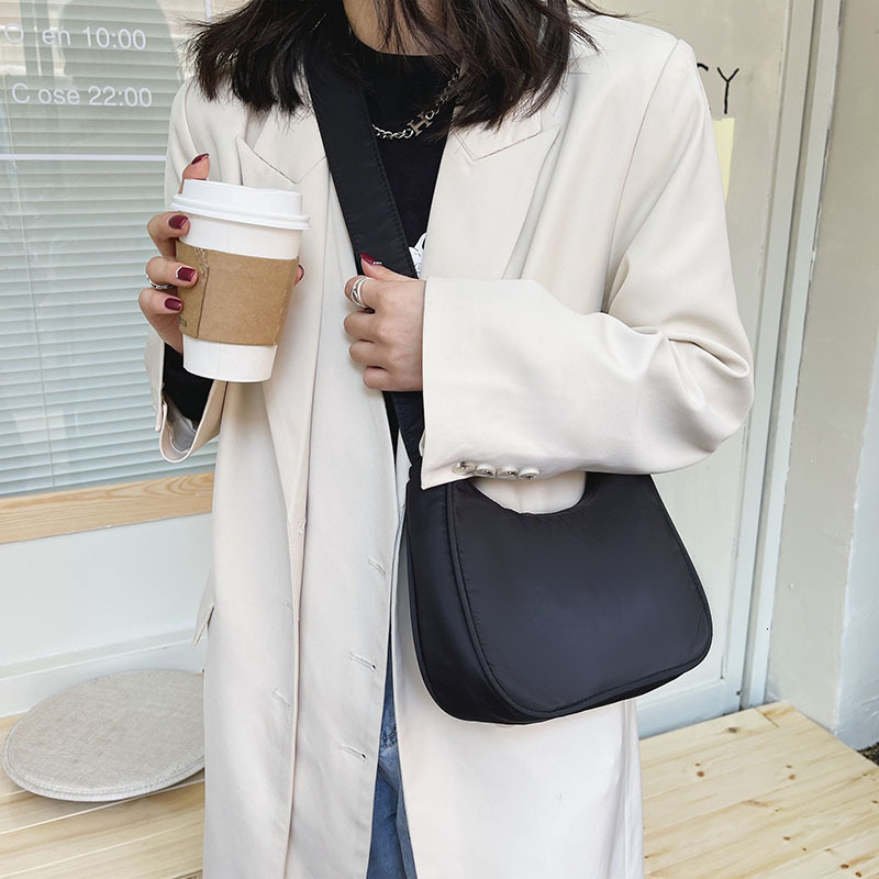 Exquisite Women Shoulder Bag Solid Color Armpit Designer Underarm Leisure Ladies Crescent Daily Dumpg Bags