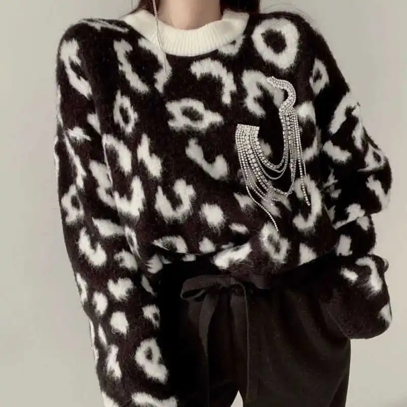 Autumn and winter loose top sweater long sleeved fully matched knitted warm style floral womens clothing trend leopard print soft top 241115