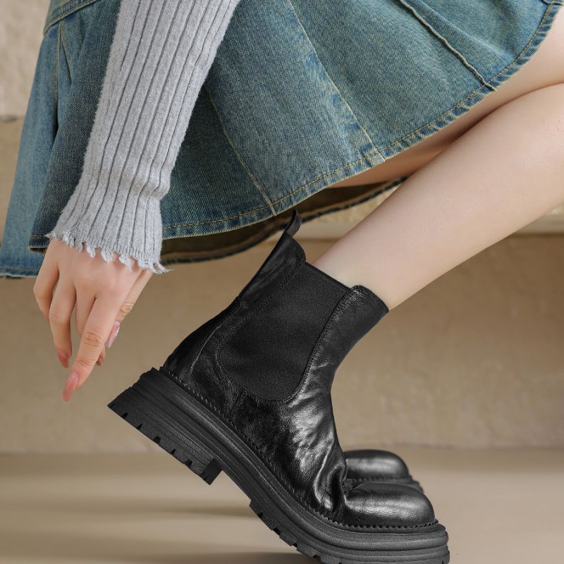 2024 Autumn/Winter New Handheld Pattern Round Head Splicing Coarse Heel Thick Bottom Versatile Short Boots.