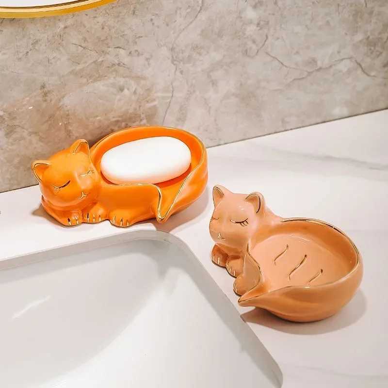 es Cartoon Cute Ceramic Soap Dish Cat Shape Soap Box with Drain Water Soap Box Wash Basin Drainage Shelf Bathroom Accessories 2024 S2411152