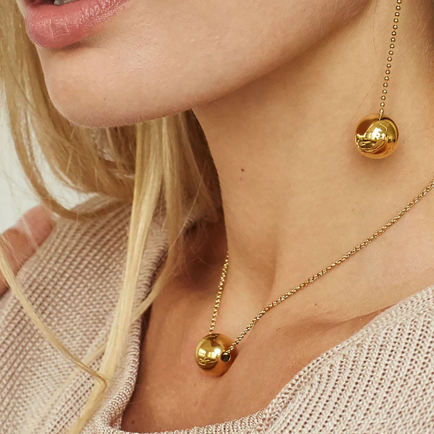 INS Minimalist Style Gold Ball Pendant Necklace Box Chain Pull-out 18K Gold Stainless Steel Necklace for Women Personalized Jewelry