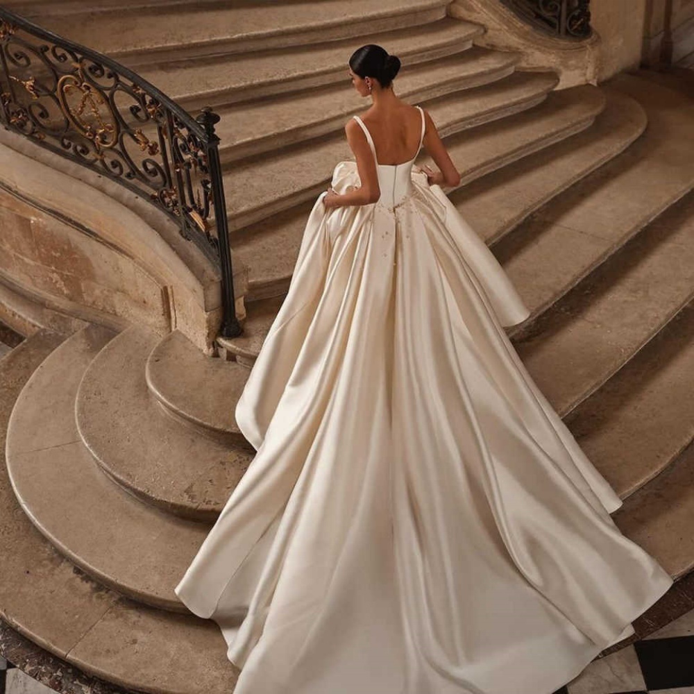 Elegant Pearls Wedding Dresses Spaghetti Straps Bride Gowns A E Satin Sleeveless Custom Made Backless Bridal Vestidos De Novia