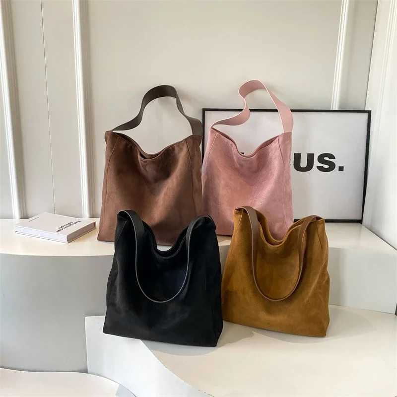 Single-shoulder bag New Solid Color Veet Hasp Wens Shoder Bag 2024 Hot Selling High Beauty Crossbody Bag Fi Soft Simple Cmuter Handbag Z241115