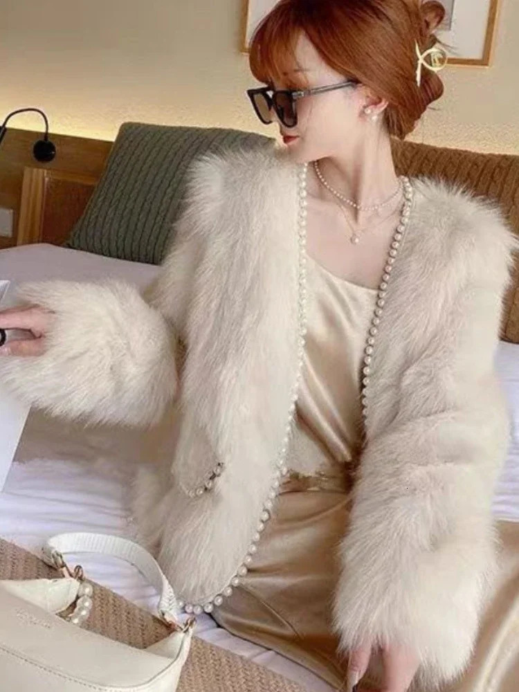 Winter Fashion Womens Elegant Warm Fur Integrated Coat Simulation Temperament Highend Small Fragrant Style Coat 241115