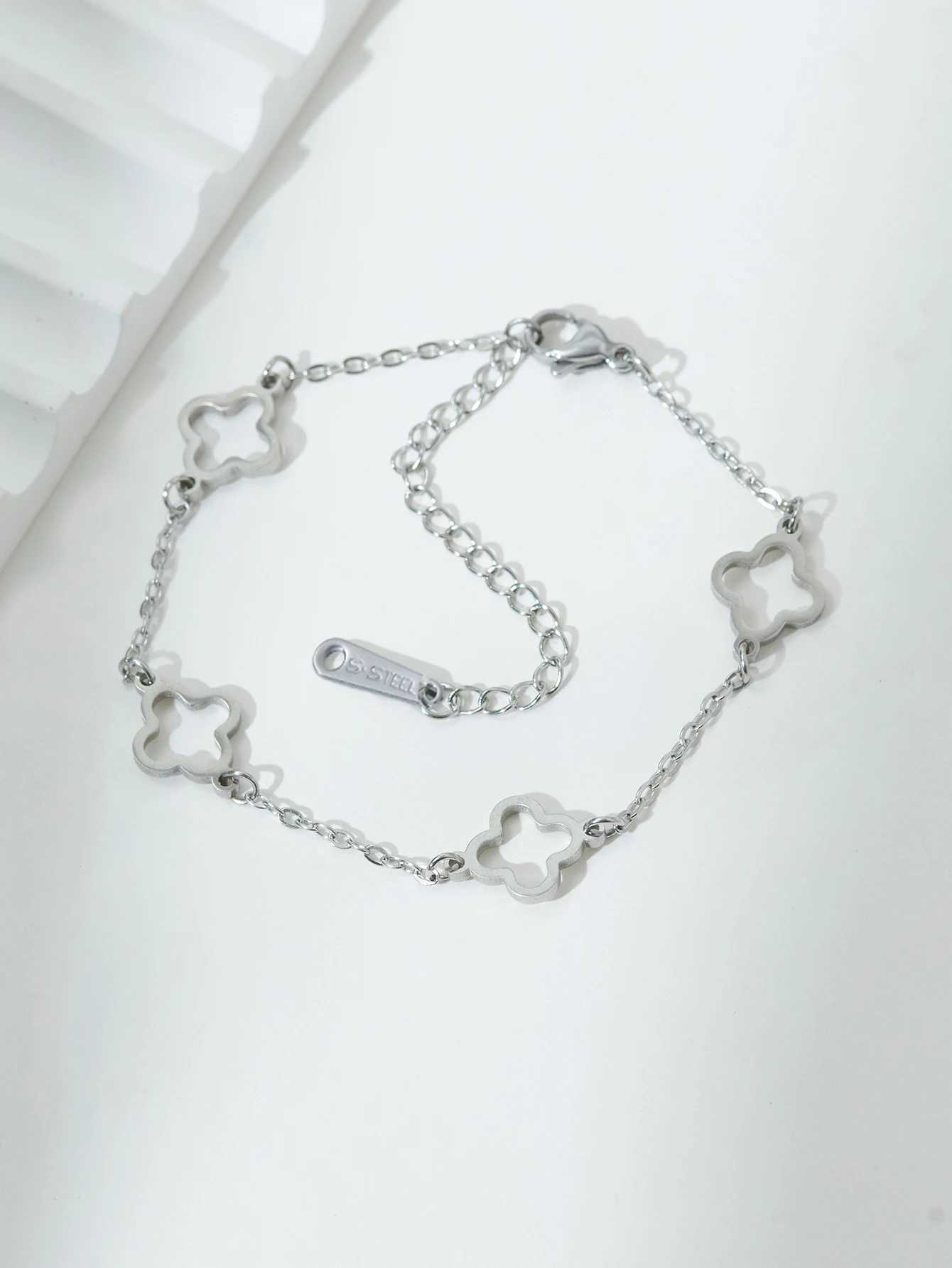 1 Lucky Luxury Fashion Flower Decor bracelet suitable for women daily decoration gift friend gift mother gift party gift jewelryXJ250225