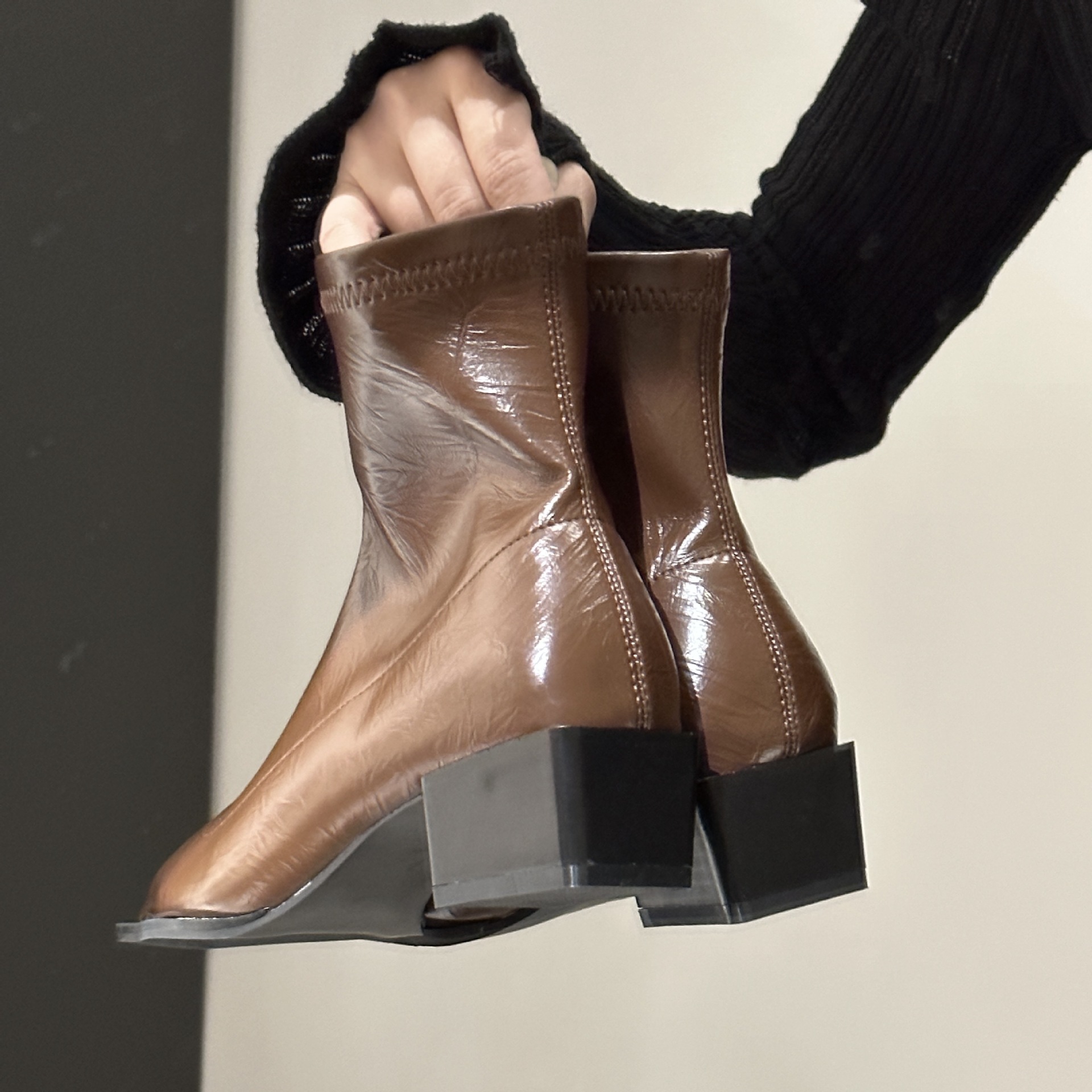 Autumn/Winter Pointed Fashion Thick Heeled Short Boots.