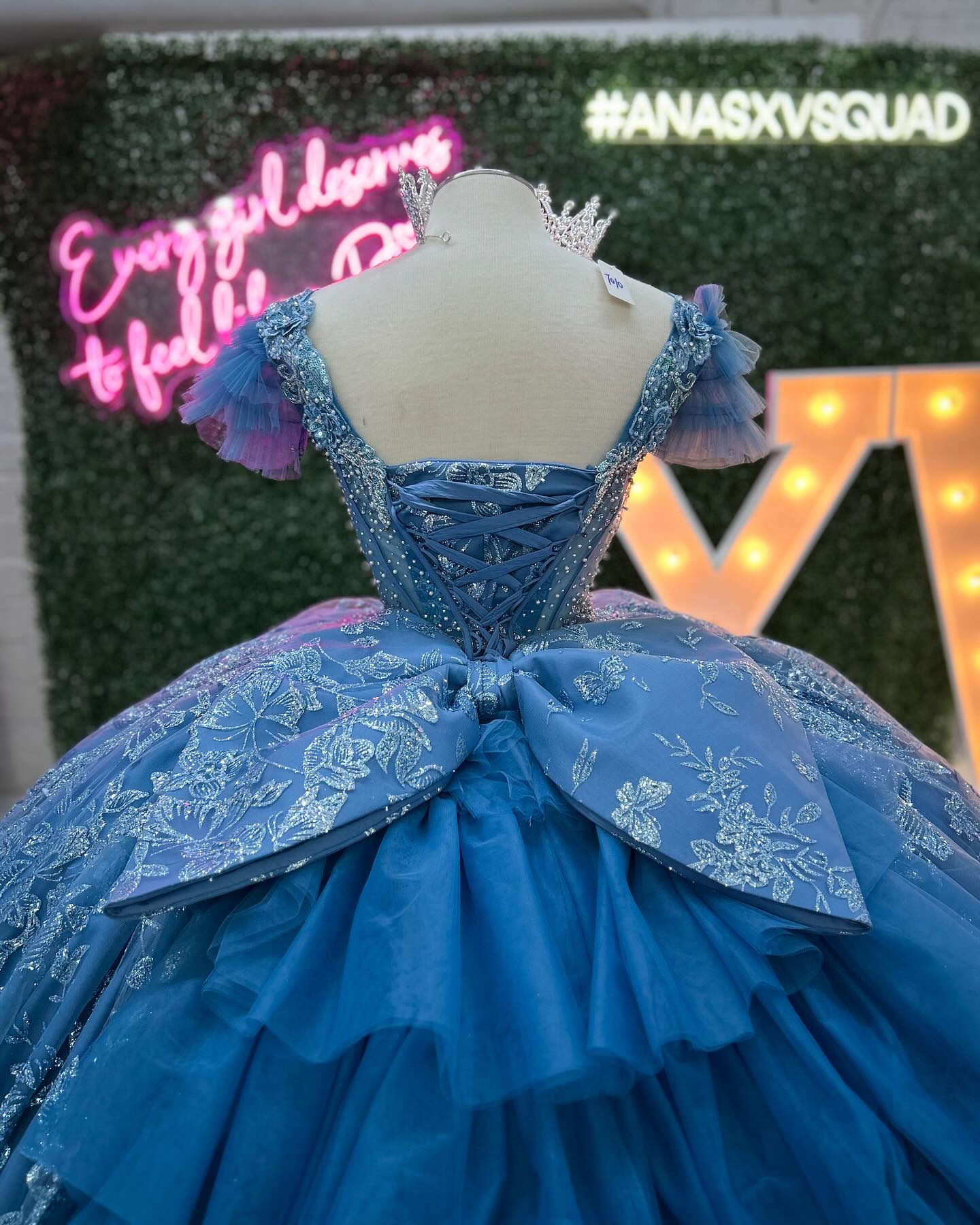 Fabulous Pearls Ball Gown Beaded Quinceanera Dresses Sequined Prom Gowns Appliqued V Necke Sixteen Sweet 15 Corset Masquerade Dress 0220