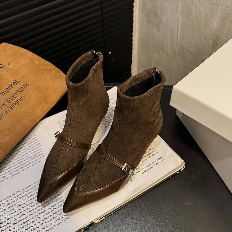 Metal buckle pointed single boot French style mid heel fashion boot.