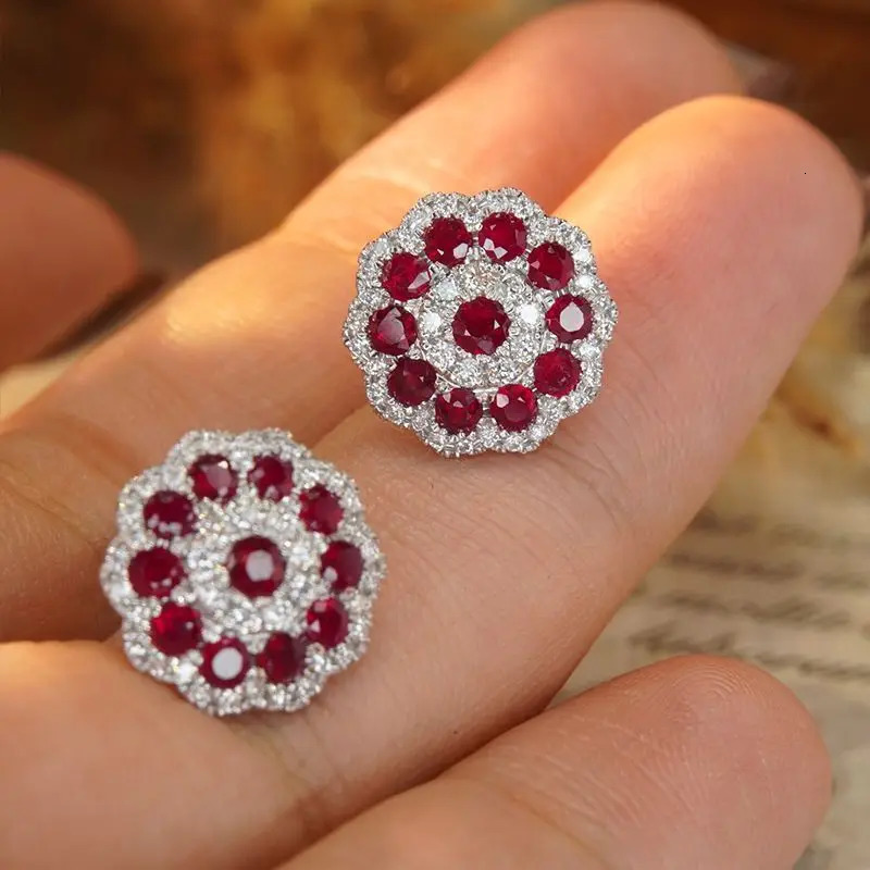 Exquisite Retro Ruby Womens Flower Earrings 925 Silver Red Display Snowflake Earrings Suitable for Daily Jewelry 241114