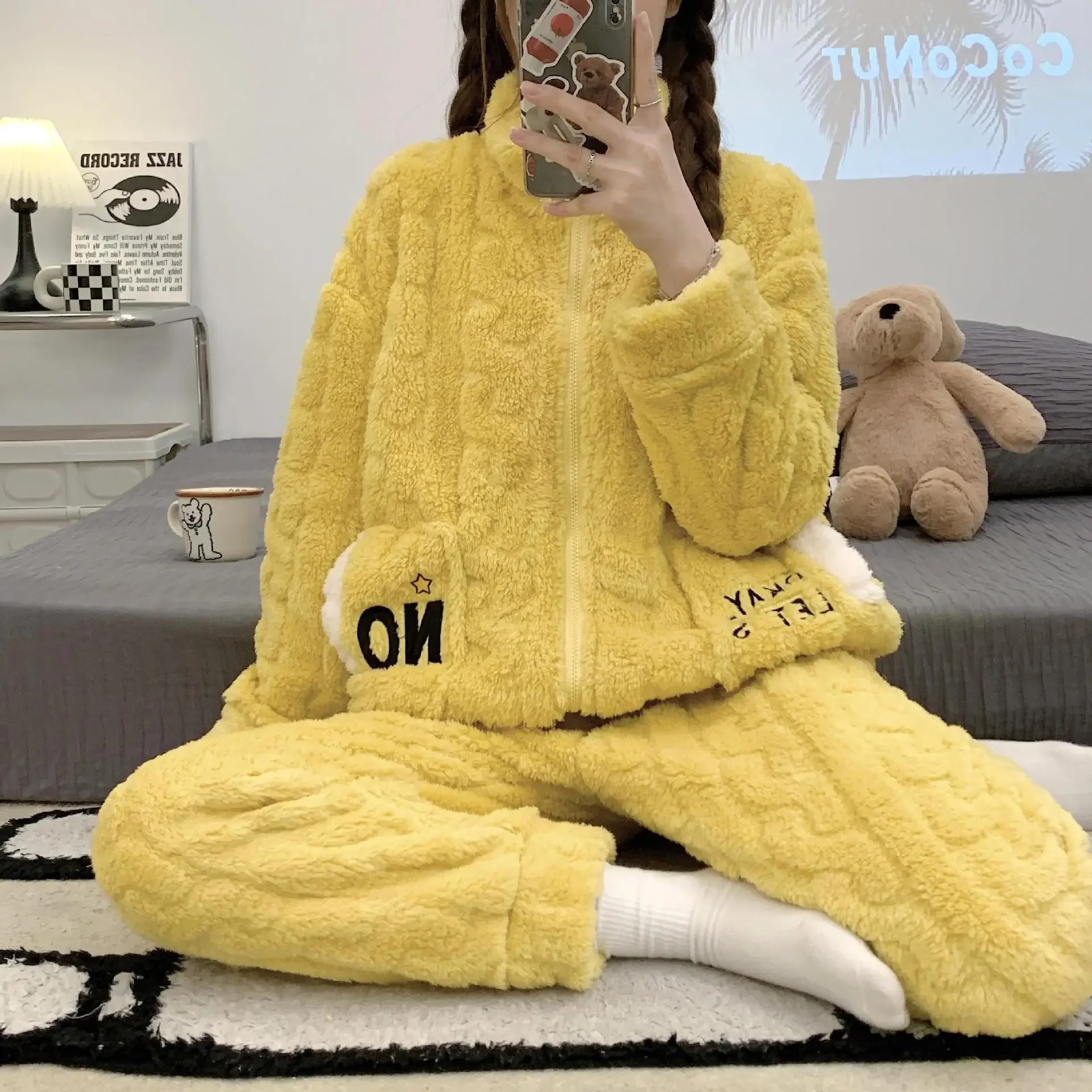 Womens winter fluffy plush zipper loose fit suitable for crossover sleepwear long sleeved home jacket 241115