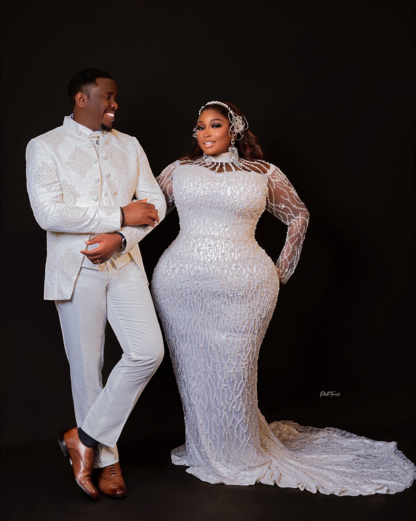 2024 Arabic Aso Ebi Plus Size Off White Mermaid Wedding Dresses Pearls Full Sleeves Sheer Neck Luxurious Elegant Bridal Gowns Dress For Bride
