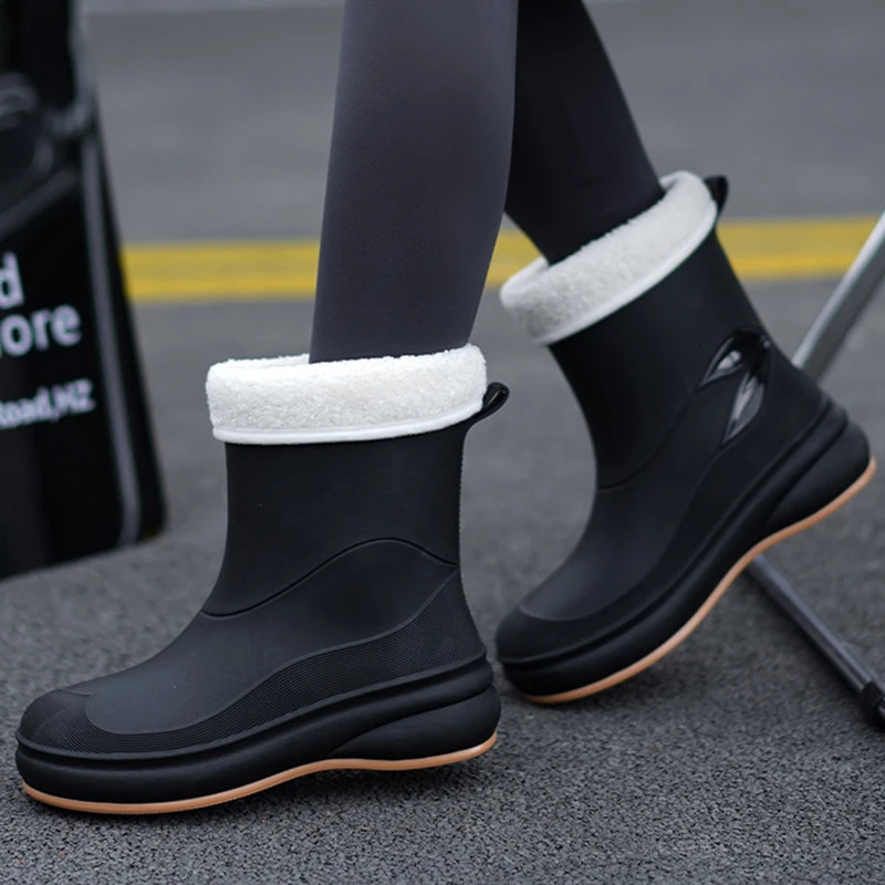 Fashionable Womens Rain Boots Mid-calf Non-slip Water Boots Waterproof Rubber Shoes Outdoor Non-slip Car Wash Water Shoes 241114