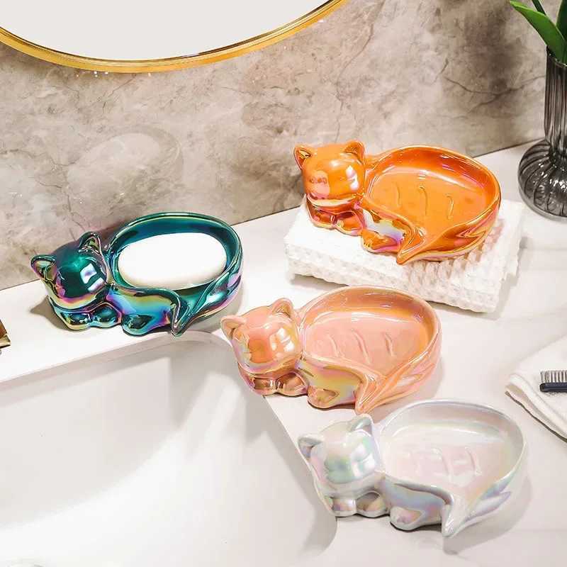 es Cartoon Cute Ceramic Soap Dish Cat Shape Soap Box with Drain Water Soap Box Wash Basin Drainage Shelf Bathroom Accessories 2024 S2411152