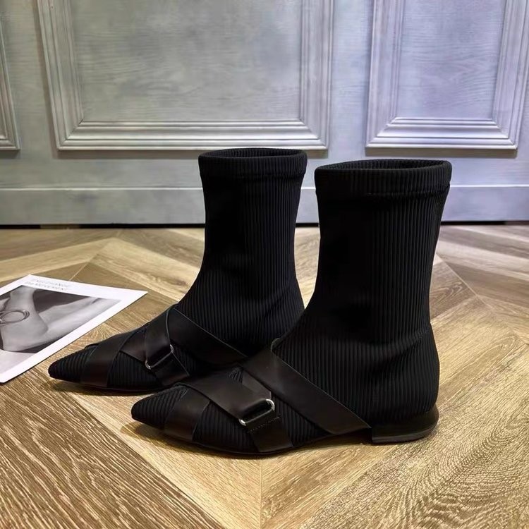 2024 autumn and winter new pointed toe thick heel short boots.