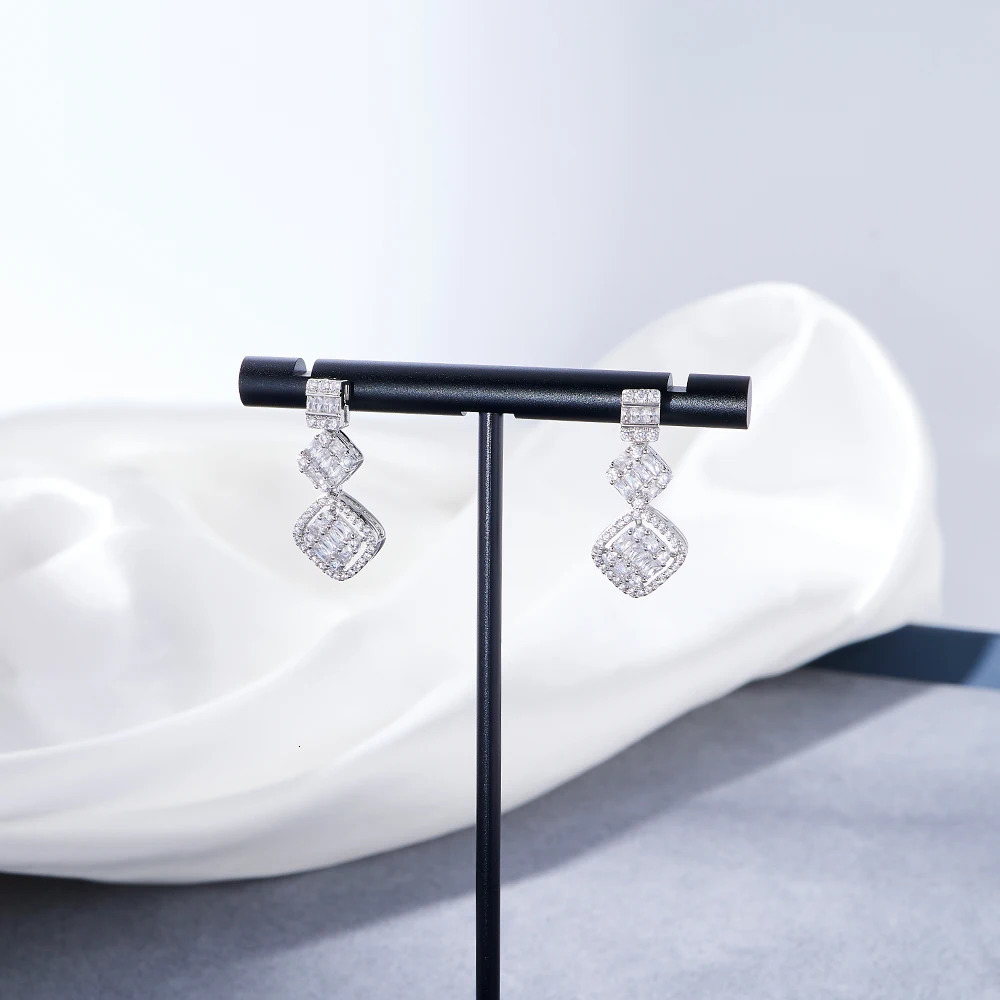 017835 Dubai Pearl Necklace Set Womens Cubic Zirconia Party Engagement Wedding Jewelry Set Dress Set Fashion Accessories 241115