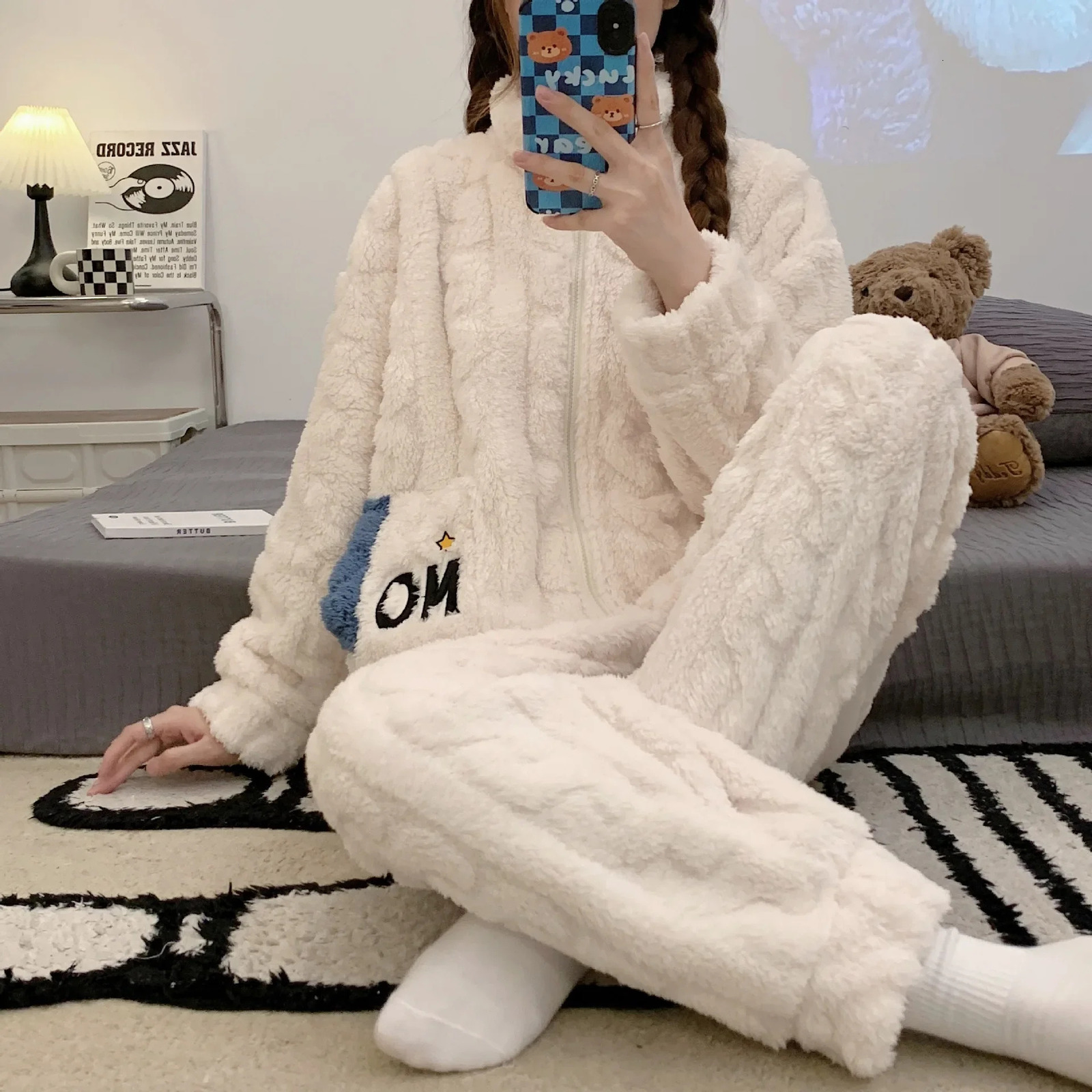 Womens winter fluffy plush zipper loose fit suitable for crossover sleepwear long sleeved home jacket 241115